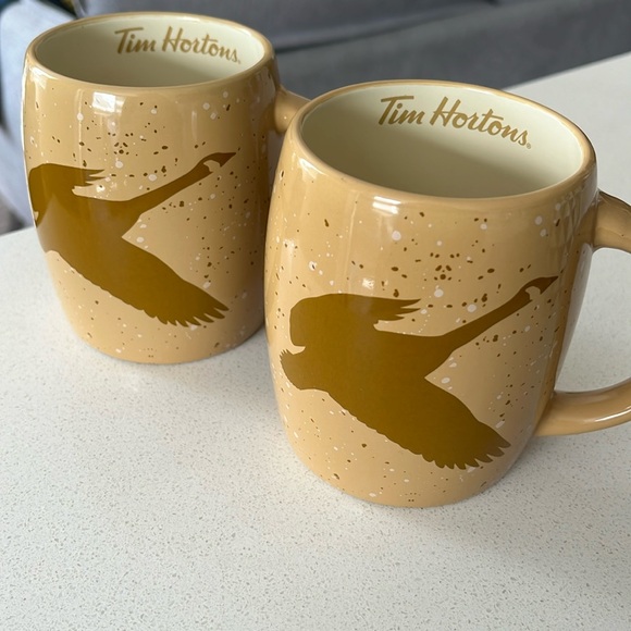 2 Tim Hortons Limited Edition 2016 Canadian Goose cups - Picture 2 of 11